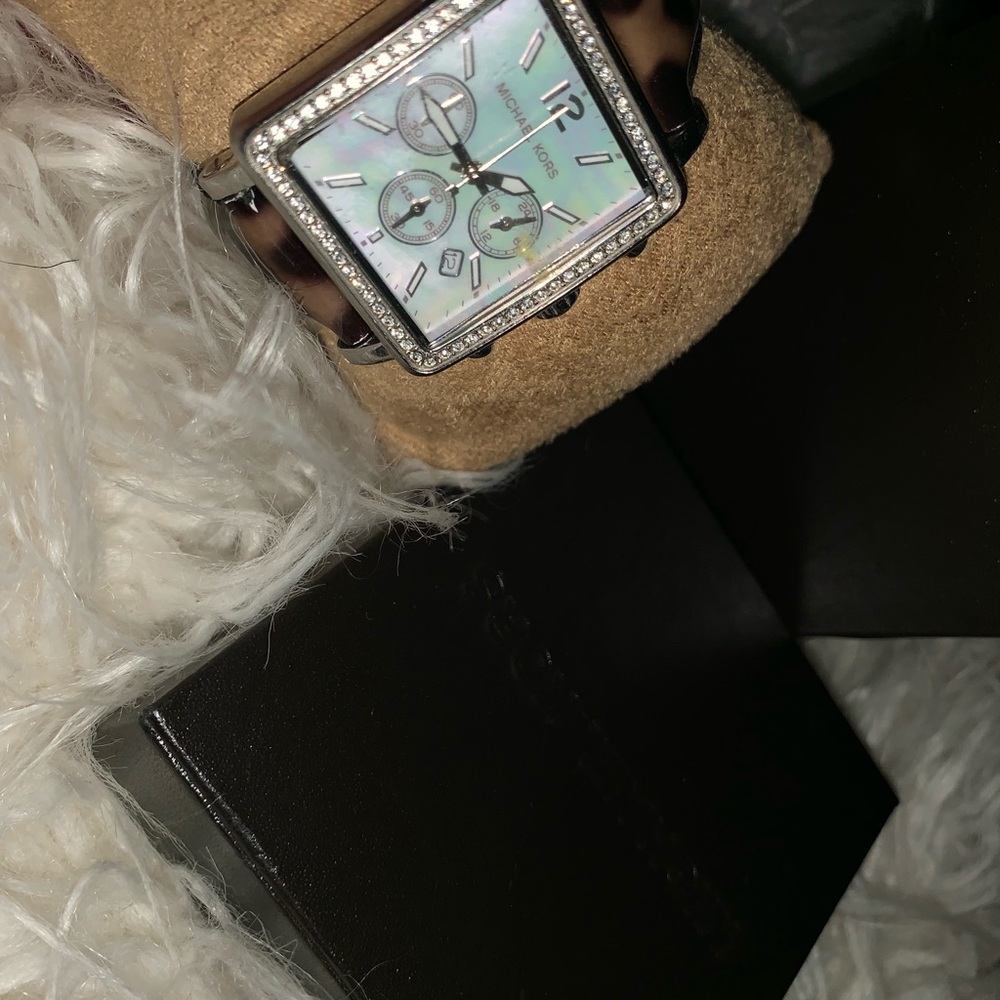 Michael Kors Leopard print watch